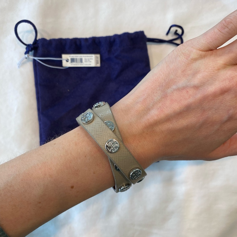 ⭐️NWT⭐️ Tory Burch Double Wrap Logo Bracelet Leather Grey Silver